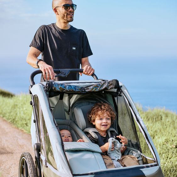 ABC Design 3in1 Fahrradanhänger und Kinderwagen Tour für 2 Kinder mit Bremssystem, Komfortsitze, Verdeck mit Moskitonetz, Regenschutz & Sonnenschutz (bis 49 kg) - Olive