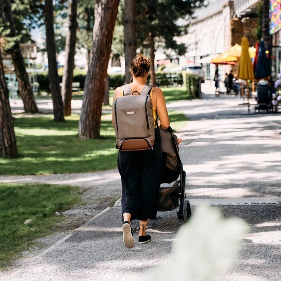 ABC Design Wickel-Rucksack Tour mit großem Frontfach - inkl. Wickelunterlage & Zubehör - Fashion Edition - Nature