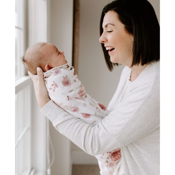 aden + anais Mullwindel / Mulltuch / Pucktuch - Classic Swaddles - 4er Pack - 120 x 120 cm - Dahlias - Weiß Rosa