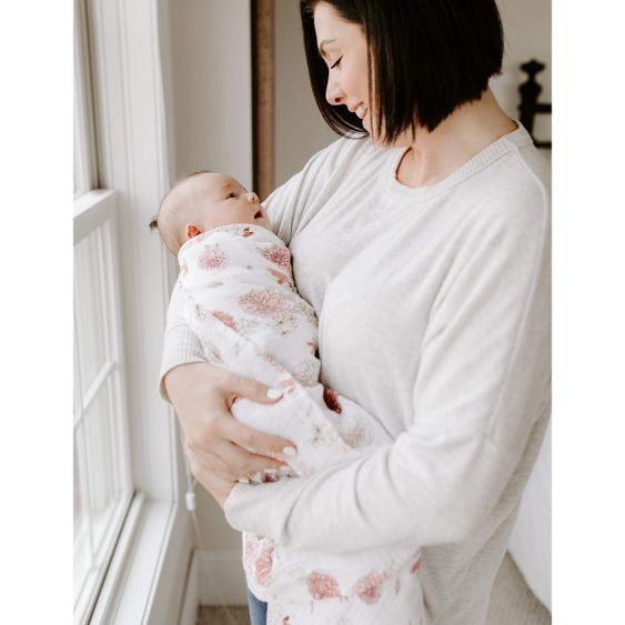aden + anais Mullwindel / Mulltuch / Pucktuch - Classic Swaddles - 4er Pack - 120 x 120 cm - Dahlias - Weiß Rosa