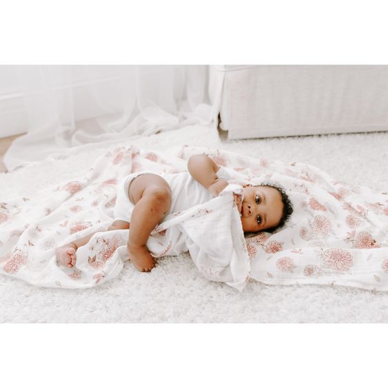 aden + anais Mullwindel / Mulltuch / Pucktuch - Classic Swaddles - 4er Pack - 120 x 120 cm - Dahlias - Weiß Rosa