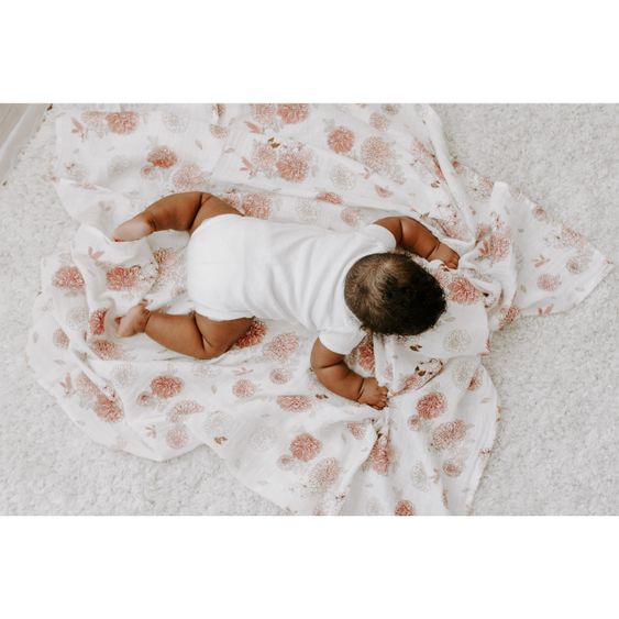 aden + anais Mullwindel / Mulltuch / Pucktuch - Classic Swaddles - 4er Pack - 120 x 120 cm - Dahlias - Weiß Rosa