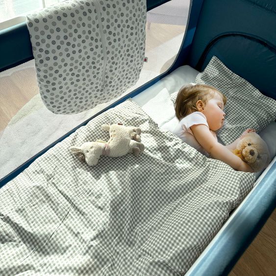 Alvi 5-tlg. Zubehör-Set für Reisebetten 60 x 120 cm - Reisebettmatratze Mosaik rollbar + Wasserdichte Betteinlage + 2 weiße Spannbettlaken + Insektenschutz