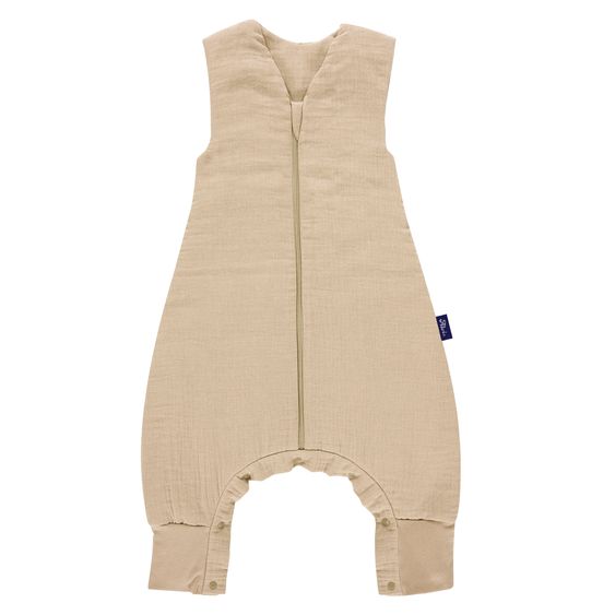 https://media.babyartikel.de/alvi-schlasack-mit-fussen-sleep-overall-4-season-mull-sand-beige-gr-90-cm-438301016kp-d0.jpeg?preset=large