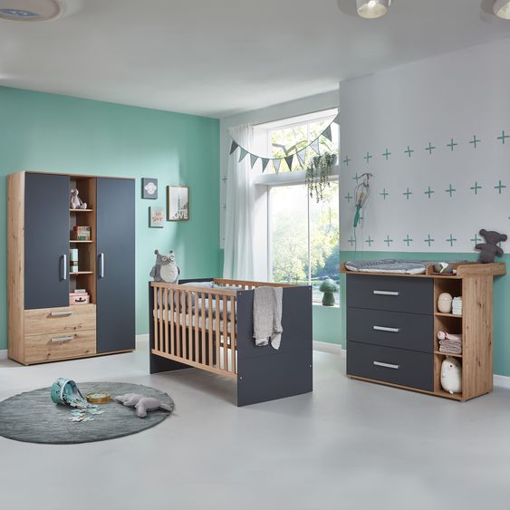 Arthur Berndt 3-tlg Kinderzimmer-Set Alessio mit 3-türigem Schrank, Bett, Wickelkommode mit Wickelaufsatz - Artisan-Oak / Anthrazit