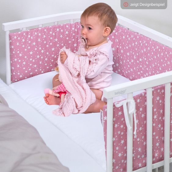 Babybay 5-tlg.- Beistellbett-Set Boxspring mit Matratze Classic Fresh, Nestchen Sterne Weiß Perlgrau, Spannbetttuch Deluxe Weiß & Verschlussgitter - Weiß