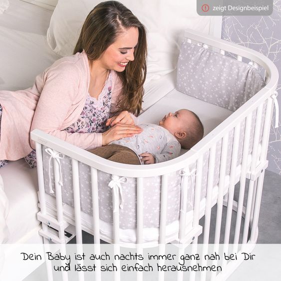 Babybay 5-tlg.- Beistellbett-Set Maxi mit Matratze Classic Fresh, Nestchen Sterne Weiß Perlgrau, Spannbetttuch Deluxe Weiß & Verschlussgitter - Weiß