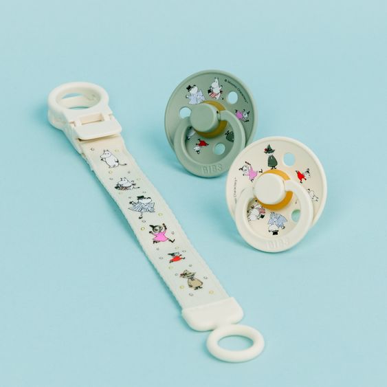 Bibs Set regalo 3 pz 2 Ciucci in lattice Colour 6-18 M + Catenella per ciuccio - Moomin Friends - Avorio / Salvia