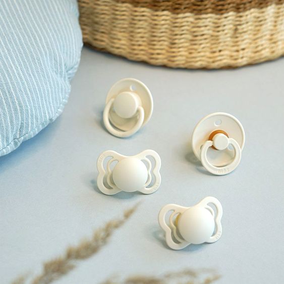 Bibs 6-tlg. Geschenk-Set Schnuller Probierset Try-it Collection 0-6 M + 2 Mulltücher - Ivory