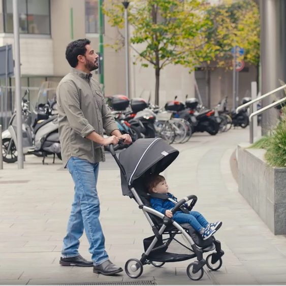 Chicco Reisebuggy Goody bis 22 kg belastbar mit Selbstschließmechanismus inkl. Regenschutz - Graphite