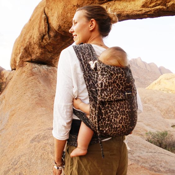 Didymos Babytrage DidyKlick 4u Halfbuckle ab Geburt - 3,5 kg - 20 kg - Anhock-Spreiz-Haltung, Bauch-, Rücken- und Hüfttrageweise, 100 % kbA-Baumwolle - Animal Print - Leo