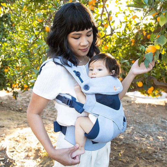 Ergobaby Babytrage 360 Cool Air Mesh für 4 Tragepositionen - Chambray