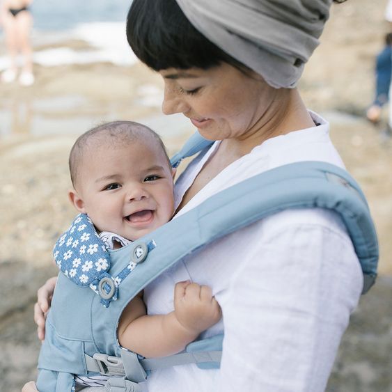Ergobaby Babytrage 360° Omni für 4 Tragepositionen - Blue Daisies