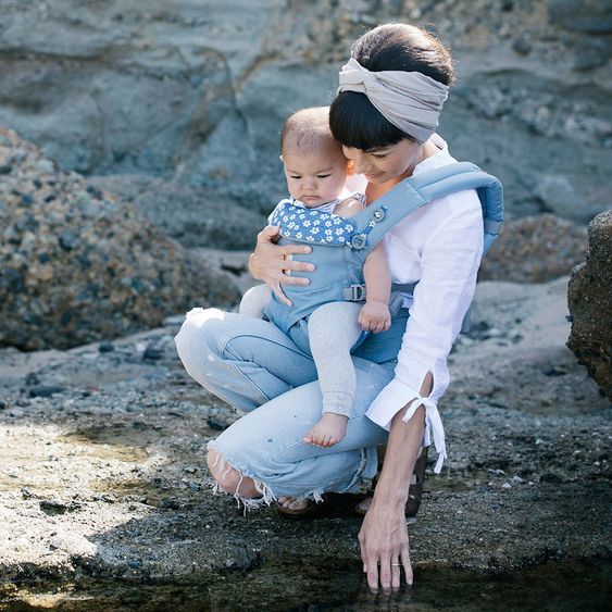 Ergobaby Babytrage 360° Omni für 4 Tragepositionen - Blue Daisies