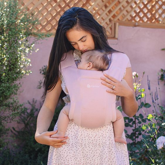 Ergobaby Babytrage Embrace für Neugeborene - Blush Pink