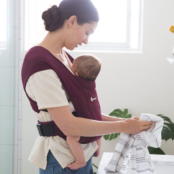 Ergobaby Babytrage Embrace für Neugeborene - Burgundy