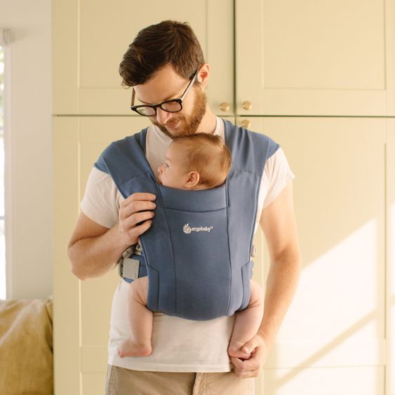 Ergobaby Babytrage Embrace für Neugeborene - Soft Navy