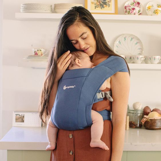 Ergobaby Babytrage Embrace für Neugeborene - Soft Navy