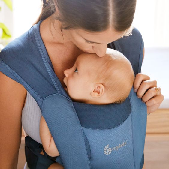 Ergobaby Babytrage Embrace Soft Air Mesh für Neugeborene - Blue