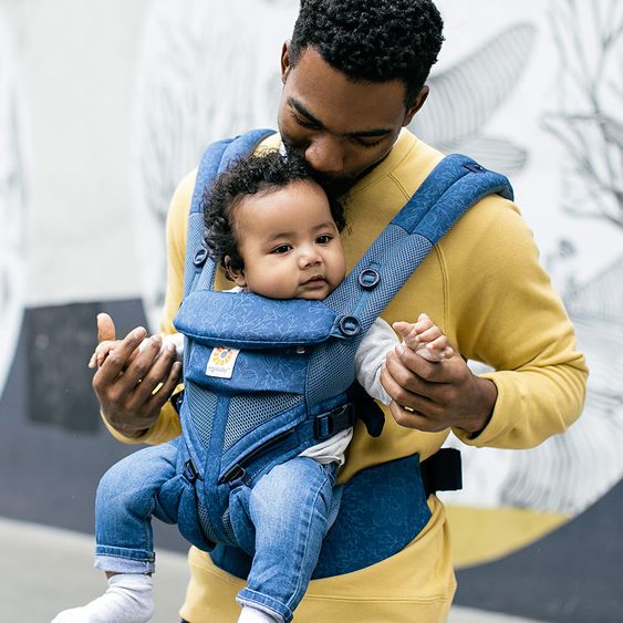 Ergobaby Babytrage Omni 360 Cool Air Mesh mit 4 Tragepositionen mit Lordosestütze - Blue Blooms