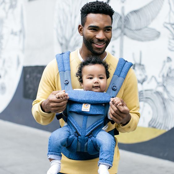 Ergobaby Babytrage Omni 360 Cool Air Mesh mit 4 Tragepositionen mit Lordosestütze - Blue Blooms