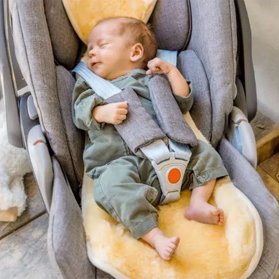 Fellhof Lammfell-Einlage Unifit für Babyschalen und Autositze aus 100 % Merion-Lammfell 30 x 77 cm