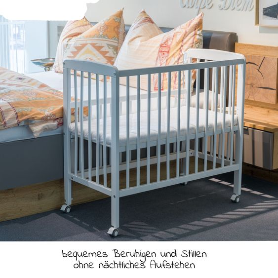 Fillikid 2in1 Beistellbett, Stubenbett Nino (auch für Boxspringbetten geeignet) inkl. Matratze - Weiß