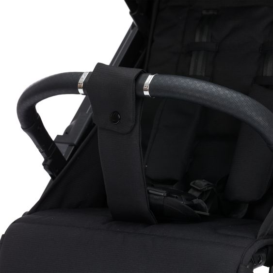 Fillikid Passeggino Leggero & Sportivo Axis bis 22 kg con cursore girevole & freno di stazionamento alla maniglia incl. pacchetto protezione - Nero