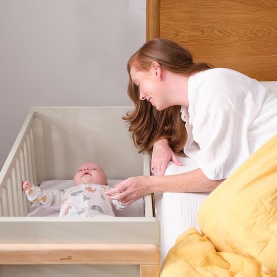 Geuther 4in1 Lettino da fianco Hato utilizzabile come letto, divanetto per bambini e scrivania - Beige