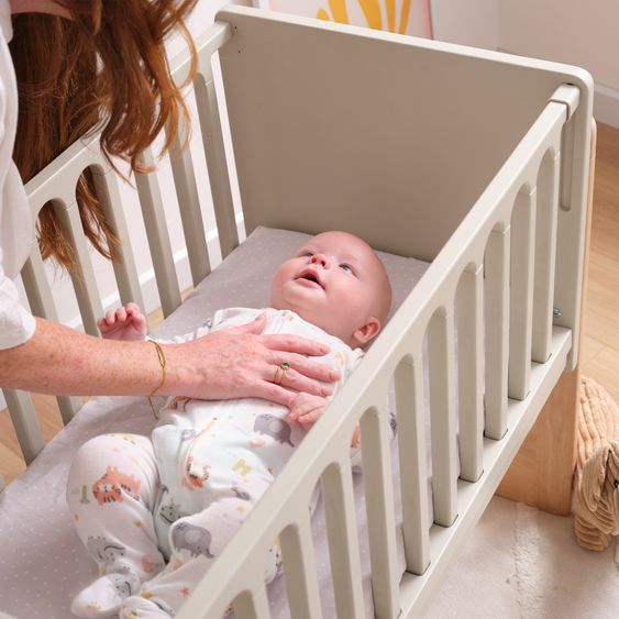 Geuther 4in1 Lettino da fianco Hato utilizzabile come letto, divanetto per bambini e scrivania - Beige