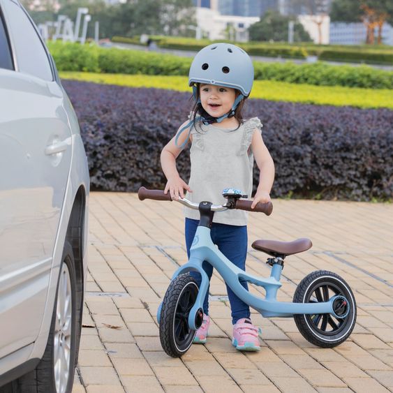GLOBBER Draisienne GO Bike Elite Air avec Roues Pneumatiques à partir de 3 Ans jusqu’à 6 Ans supportant jusqu’à 25 kg avec Poignée de Transport Intégrée - Pastel Bleu