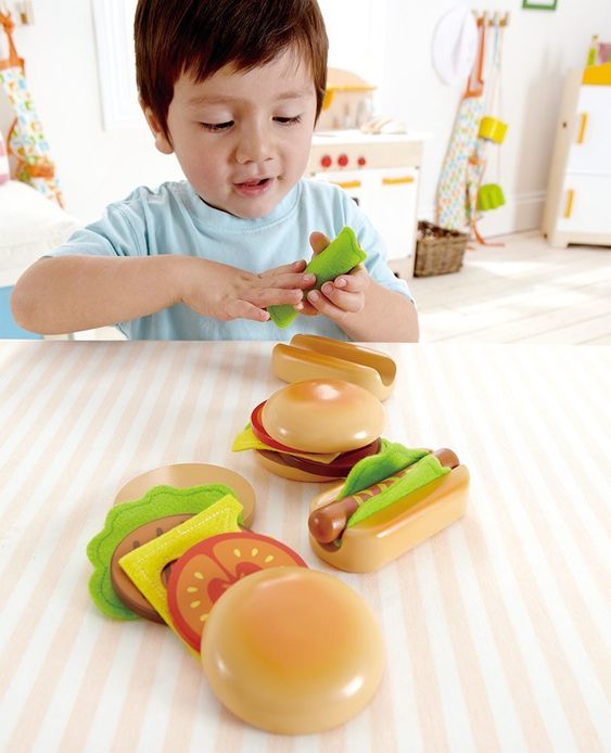 Hape 18-tlg. Set Hamburger & Hotdog aus Holz