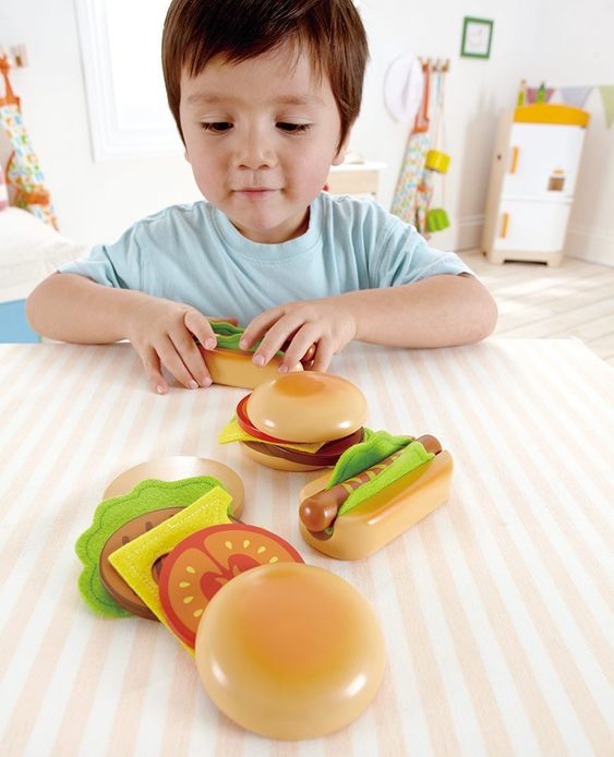 Hape 18-tlg. Set Hamburger & Hotdog aus Holz