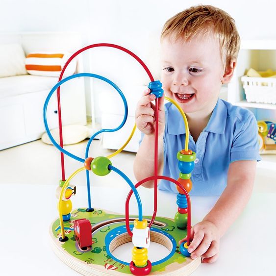 Hape Motor skills loop ring art