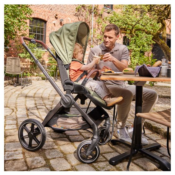 Hauck 4in1 Kinderwagen-Set Comfort N Care - inkl. i-Size Babyschale Drive N Care, Isofix-Base & XXL Zubehörset - Olive