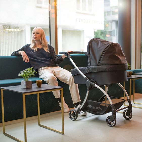 Hauck 4in1 Kinderwagen-Set Eagle 4S Duoset inkl. Autositz, Isofix-Base, Sportwagen, Babywanne & XXL Zubehörpaket - Black Grey