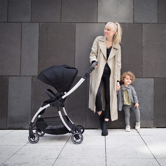 Hauck 4in1 Kinderwagen-Set Eagle 4S Duoset inkl. Autositz, Isofix-Base, Sportwagen, Babywanne & XXL Zubehörpaket - Black Grey