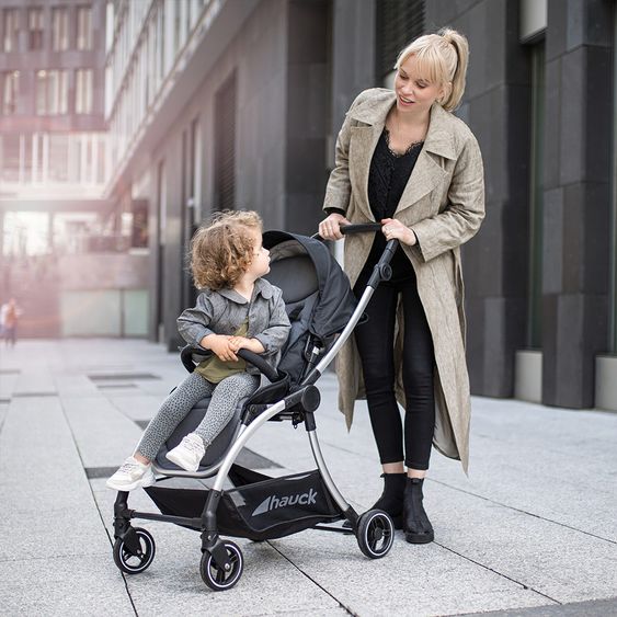 Hauck 4in1 Kinderwagen-Set Eagle 4S Duoset inkl. Autositz, Isofix-Base, Sportwagen, Babywanne & XXL Zubehörpaket - Black Grey