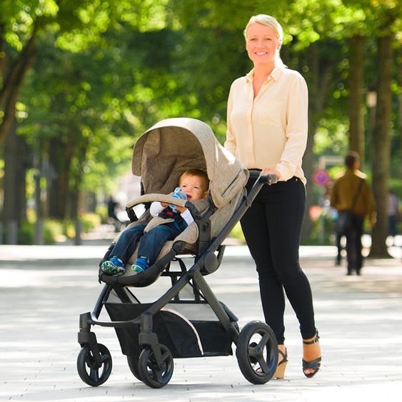 Hauck 4in1 Kinderwagen-Set Maxan 4 Plus inkl. Babyschale Comfort Fix und Isofix Basis - Melange Brown