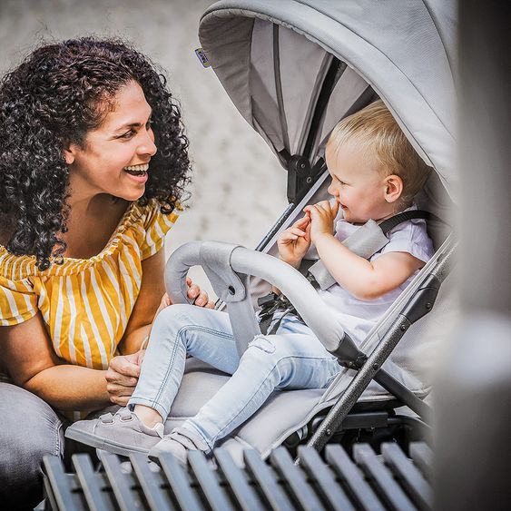Hauck 4in1 Kinderwagen-Set Rapid 4S Plus (bis 25 kg) inkl. Isofix Basis, Regenschutz und Insektenschutz - Lunar Stone