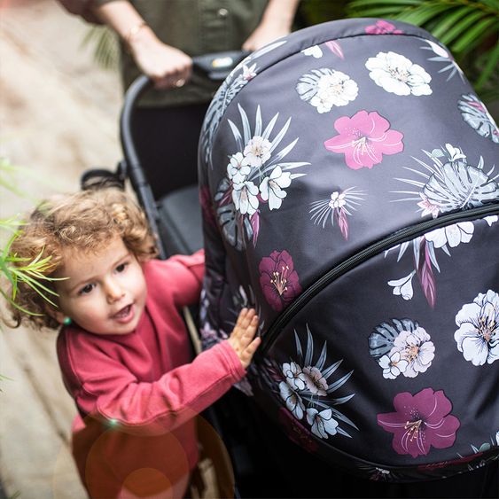 Hauck 4in1 Kinderwagen-Set Saturn R Duoset inkl. Babyschale, Isofix-Basis, Regenschutz und Insektenschutz - Wild Blooms Black