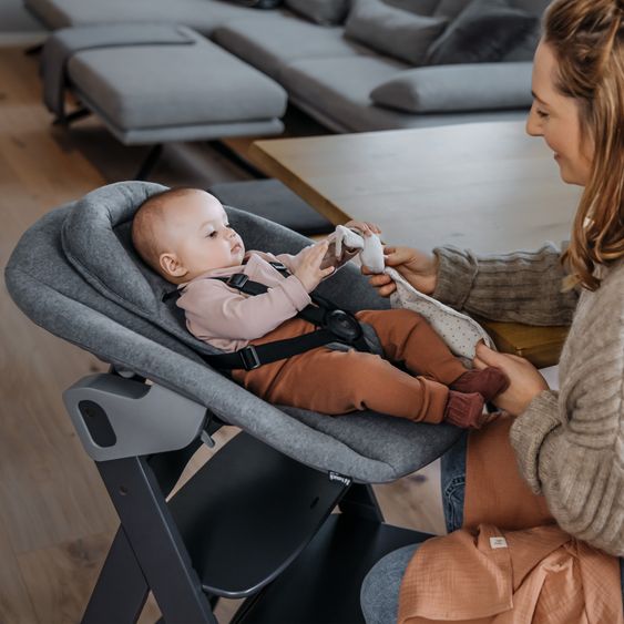 Hauck Alpha Plus Black Set 4 pezzi per neonati Premium - Seggiolone + Attacco per neonati 2in1 e dondolo + cuscino per la seduta - Grigio scuro