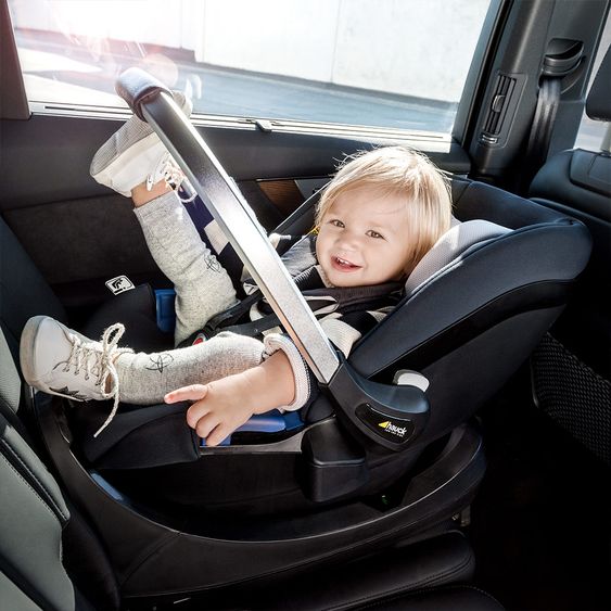 Hauck Babyschale iPro Baby - i-Size (ab Geburt bis 18 Monate) inkl. Sitzverkleinerer und Sonnenverdeck - Lunar