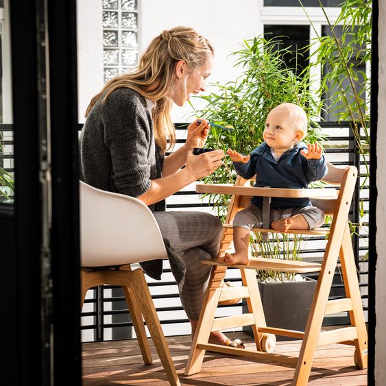 Hauck Highchair Alpha Move - in the value set incl. feeding board, Deluxe beige seat cushion and 2x silicone plates - Nature