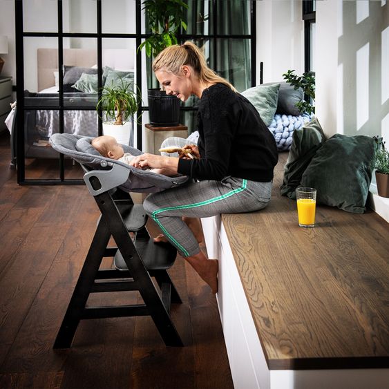 Hauck Hochstuhl Alpha Plus Black - im Sparset inkl. Click Tray und Sitzkissen