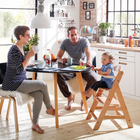 Hauck Hochstuhl Alpha Plus Natur im Sparset - inkl. Sitzkissen + Play Tray Basis + Spielzeug Play Planting mit Motorikbrett Flowers