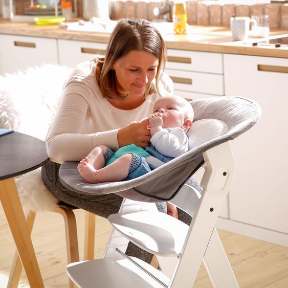 Hauck Hochstuhl Alpha Plus White - im Sparset inkl. Essbrett Wooden Tray + Sitzkissen Jersey Charcoal