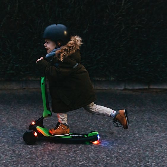 Hauck Laufrad Skootie - Rutscher und Scooter für Kinder von 1-5 Jahre (LED Lichter & Fußbremse) - Neon Grün