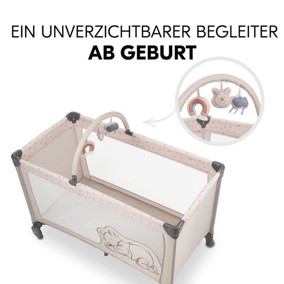 Hauck Reisebett Dream`n Play Go - mit Rollen und Spielbogen - Disney - Pooh Rainbow Beige