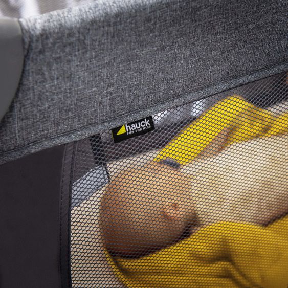 Hauck Play'n Relax Center travel cot with changing mat, height adjustable and side entry - Melange Charcoal